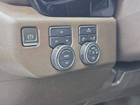 Used 2024 Chevrolet Silverado 3500 LT w/ Convenience Package image 25