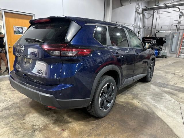 Used 2024 Nissan Rogue SV AWD/4WD image 10