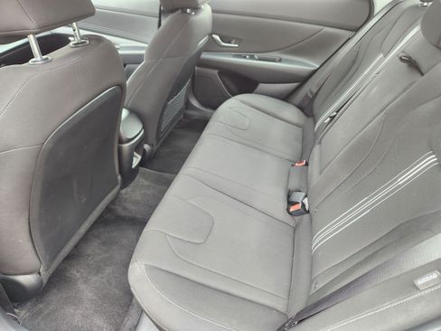 Used 2025 Hyundai Elantra SEL FWD image 19