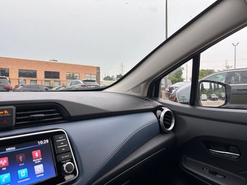 Used 2025 Nissan Versa SV FWD image 33