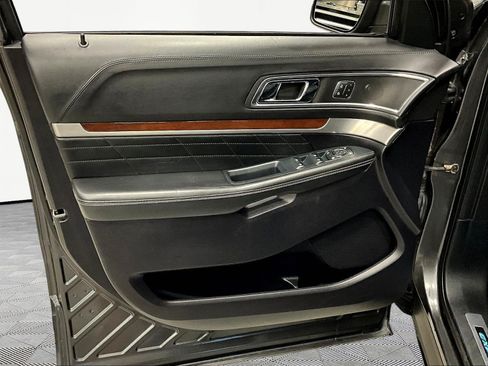 Used 2019 Ford Explorer Platinum AWD/4WD image 20