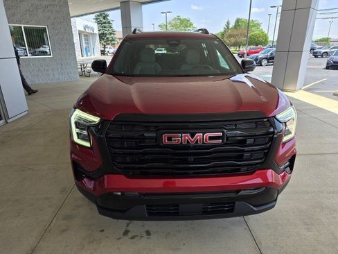 Used 2025 GMC Terrain Elevation w/ Elevation Premium Package FWD image 19
