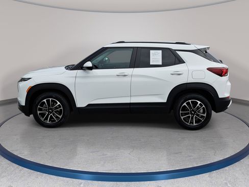 Used 2024 Chevrolet TrailBlazer LT w/ Driver Confidence Package FWD image 8