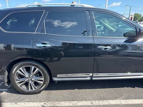 Used 2020 Nissan Pathfinder Platinum FWD image 9