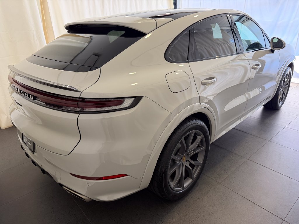 Certified 2024 Porsche Cayenne Coupe AWD/4WD image 9