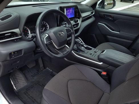 Certified 2024 Toyota Highlander LE image 8