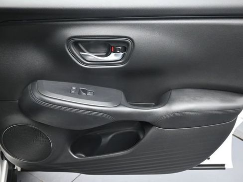 Certified 2025 Honda HR-V LX image 27