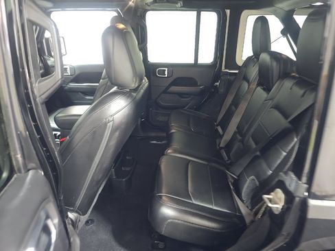 Used 2020 Jeep Wrangler Unlimited Sahara AWD/4WD image 8