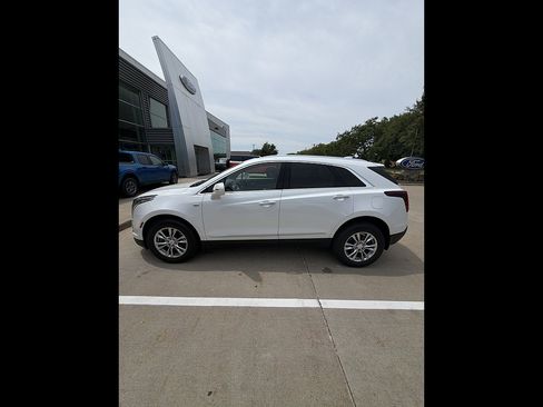 Used 2020 Cadillac XT5 Premium Luxury w/ LPO, Floor Liner Package AWD/4WD image 2
