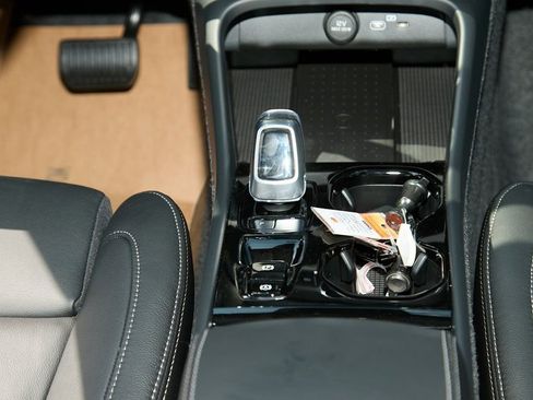 New 2026 Volvo XC40 B5 Plus w/ Protection Package Premier image 23