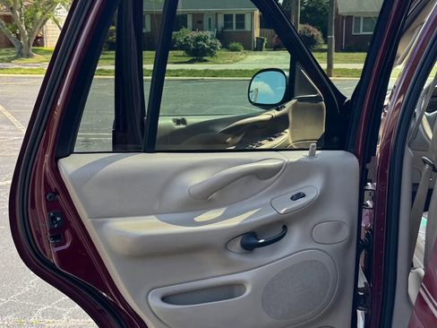 Used 2001 Ford Expedition Eddie Bauer RWD image 19