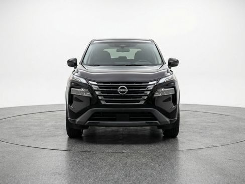 Used 2025 Nissan Rogue SV FWD image 2