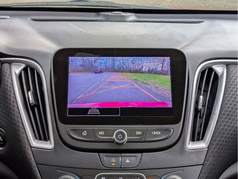 Used 2024 Chevrolet Malibu LT image 24