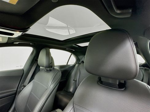 Used 2025 Mercedes-Benz C 300 Sedan image 24