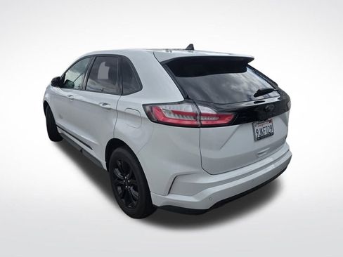 Used 2024 Ford Edge SE w/ Black Appearance Package image 10