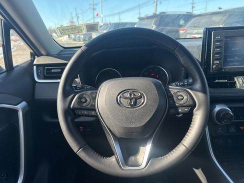 Used 2022 Toyota RAV4 XLE Premium image 17