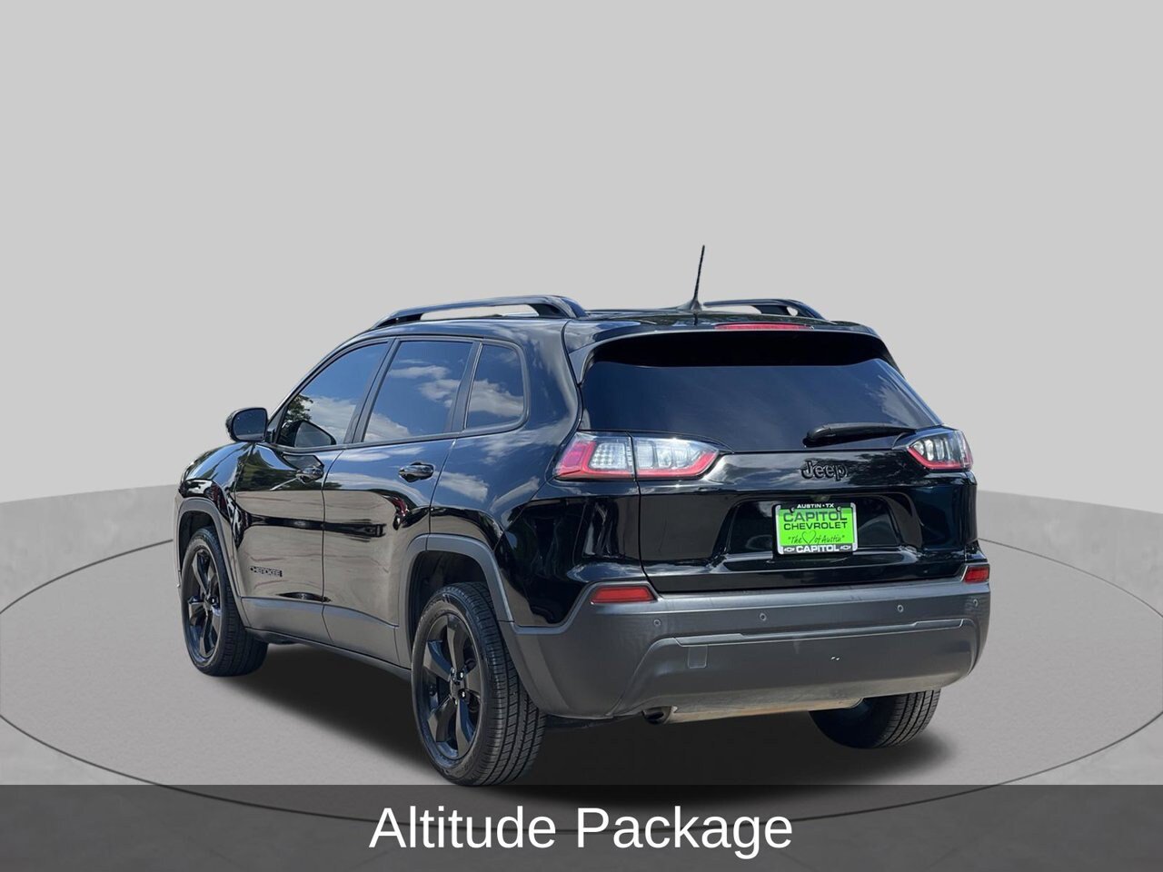 Used 2021 Jeep Cherokee Latitude Plus FWD image 3