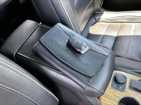 Used 2019 GMC Acadia Denali w/ Technology Package AWD/4WD image 36
