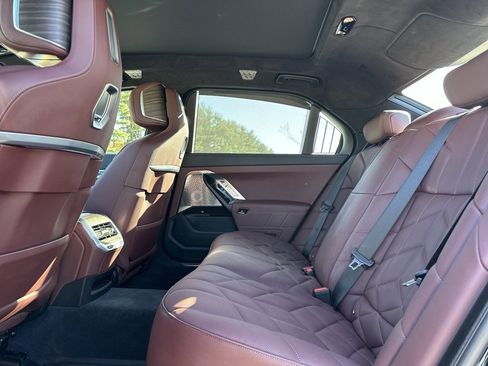 Used 2025 BMW 740i xDrive w/ Executive Package image 23