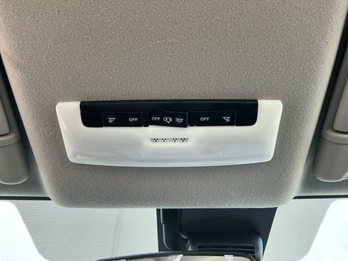 Used 2025 Nissan Versa SV image 16