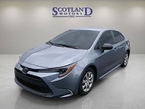 Used 2024 Toyota Corolla LE FWD image 2
