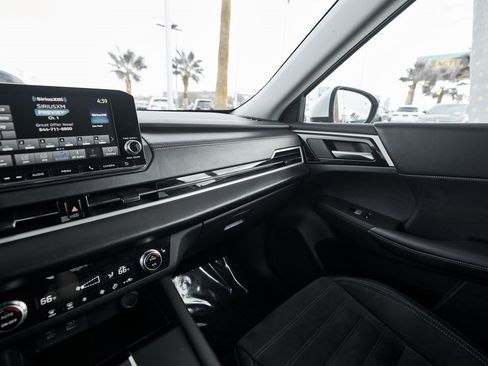 Used 2023 Mitsubishi Outlander SE image 46