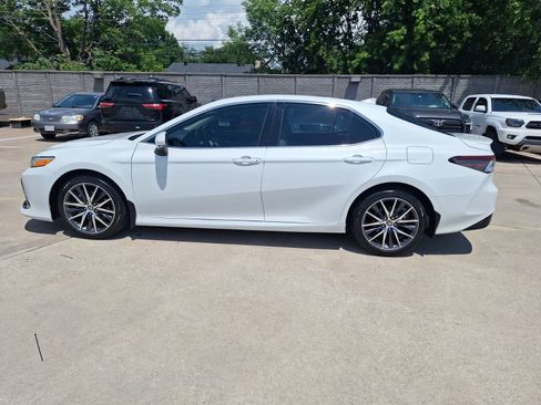 Used 2024 Toyota Camry XLE FWD image 3