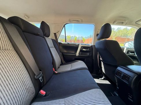 Used 2015 Toyota 4Runner SR5 AWD/4WD image 23