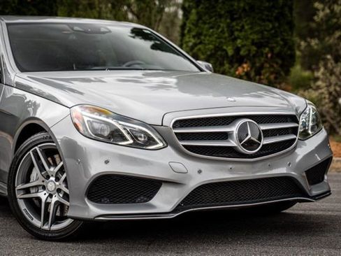 Used 2014 Mercedes-Benz E 550 4MATIC Sedan image 6