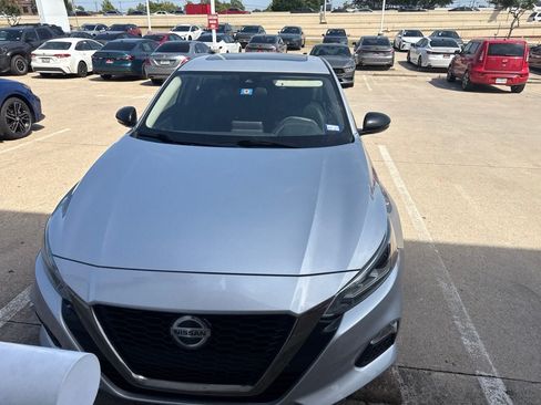 Used 2020 Nissan Altima 2.5 SR w/ Premium Package FWD image 2