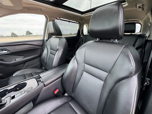 Used 2025 Nissan Rogue SV w/ SV Premium Package image 22