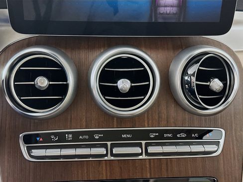 Used 2022 Mercedes-Benz GLC 300 GLC 300 w/ Premium Package Lite image 23