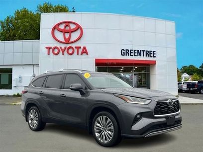 Used 2024 Toyota Highlander Platinum