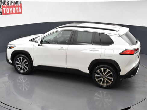 Used 2022 Toyota Corolla Cross XLE w/ Convenience Package AWD/4WD image 22