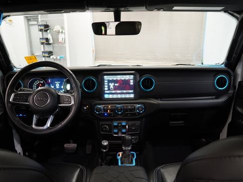 Used 2023 Jeep Wrangler Unlimited Sahara w/ Cold Weather Group image 17