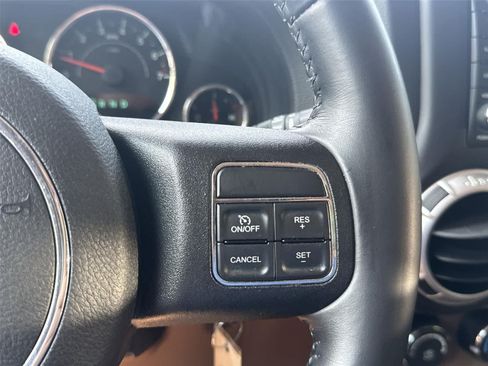 Used 2012 Jeep Wrangler Unlimited Sahara w/ Connectivity Group AWD/4WD image 20