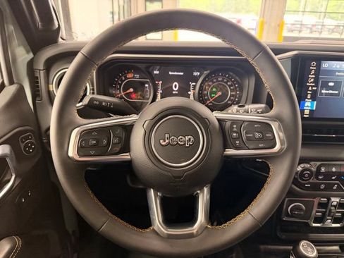 Used 2024 Jeep Wrangler Unlimited Sahara w/ Technology Group AWD/4WD image 26