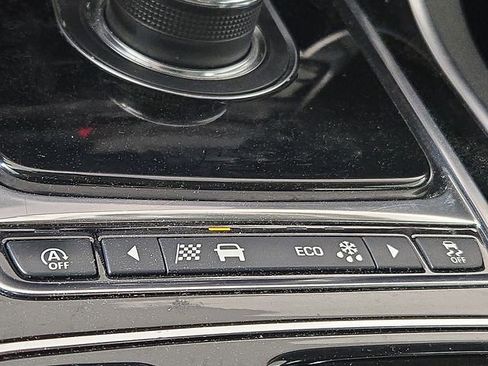 Used 2019 Jaguar XE Premium image 26