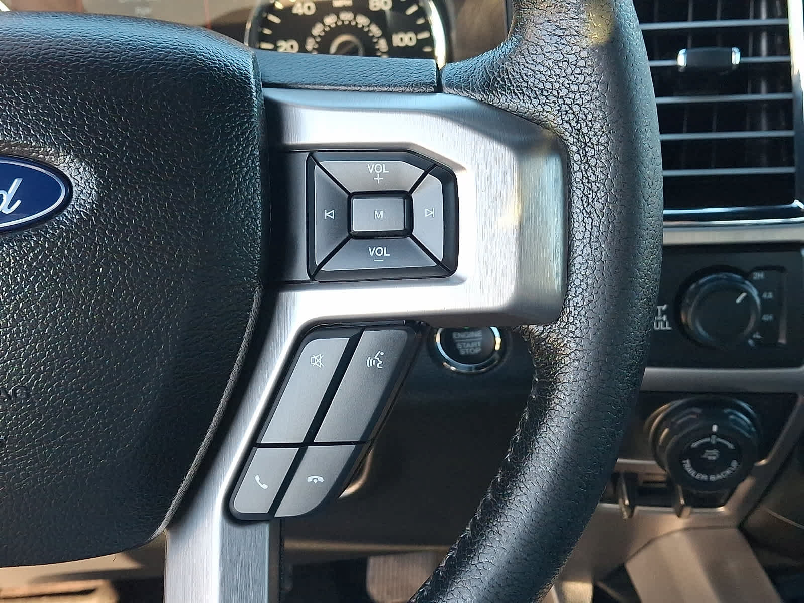 Used 2016 Ford F150 Platinum w/ Equipment Group 701A Luxury AWD/4WD image 25