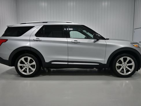 Used 2020 Ford Explorer Platinum AWD/4WD image 40