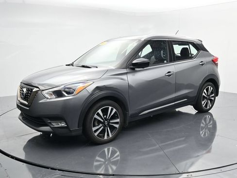 Used 2019 Nissan Kicks SR w/ SR Premium Package FWD image 4