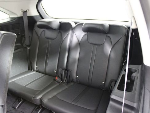 Used 2024 Kia Sorento S image 28