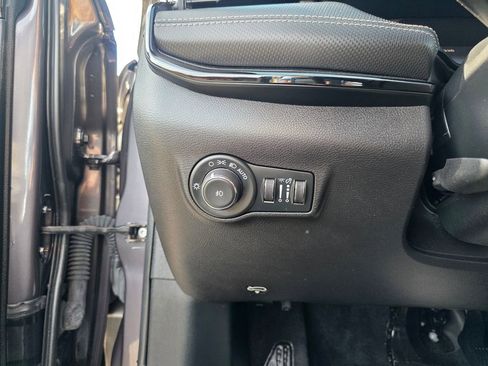 Used 2024 Jeep Compass Latitude w/ Altitude Special Edition image 14