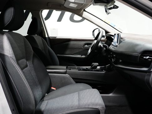 Used 2021 Nissan Rogue SV image 18