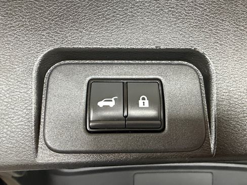 Used 2024 Nissan Rogue SV FWD image 32