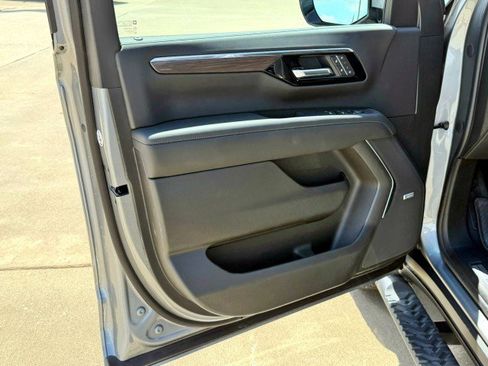 Used 2026 Chevrolet Tahoe Z71 w/ Comfort Package AWD/4WD image 13