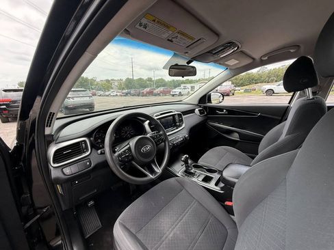 Used 2018 Kia Sorento FWD image 18