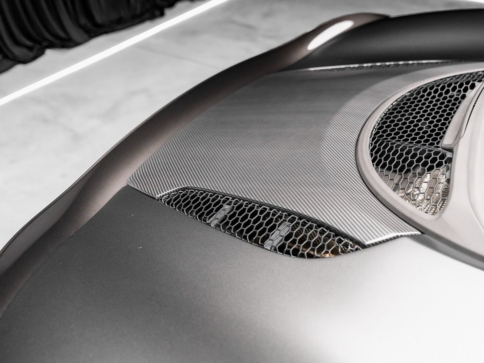 Used 2017 McLaren 570S RWD image 34