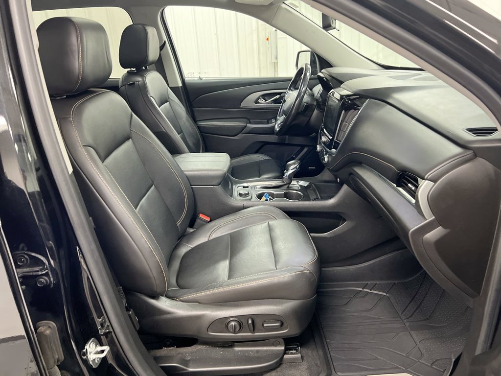 Used 2021 Chevrolet Traverse LT w/ LT Premium Package AWD/4WD image 23