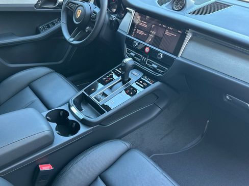 New 2026 Porsche Macan image 18